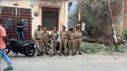 प्रयागराज डबल मर्डर: घर में दो बार आया कातिल, दो घंटे तक खेलता रहा खूनी खेल; अरुण ने आखिरी बार इनसे की थी बात Prayagraj Double Murder Killer Visited Twice Spent Two Hours in House Shocking CCTV Footage Surfaces