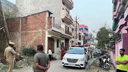 प्रयागराज डबल मर्डर: घर में दो बार आया कातिल, दो घंटे तक खेलता रहा खूनी खेल; अरुण ने आखिरी बार इनसे की थी बात Prayagraj Double Murder Killer Visited Twice Spent Two Hours in House Shocking CCTV Footage Surfaces