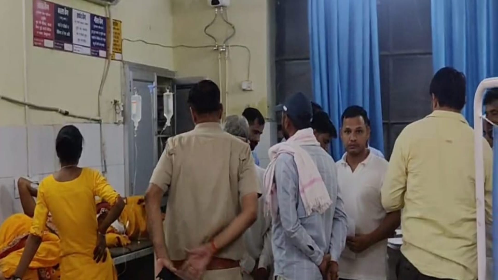 अस्पताल में मौजूद परिजन
