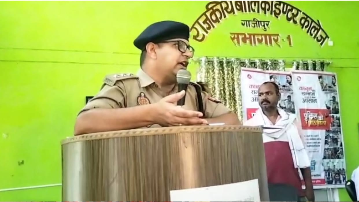 CO City in Ghazipur alerted girl students against crime in police pathshala