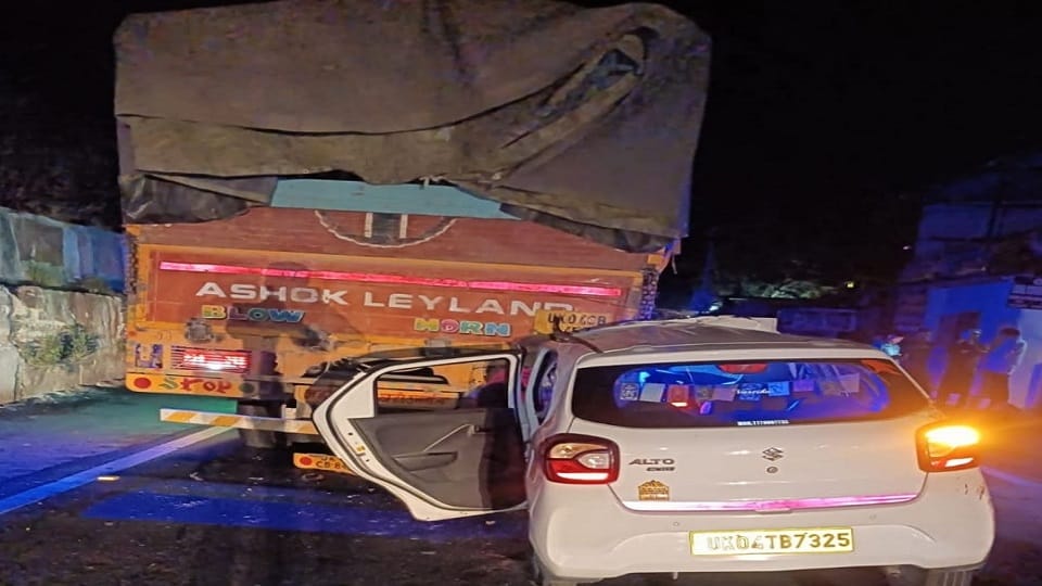 One dead and three injured as car collides with truck in Jyoalikot-Karnprayag NH