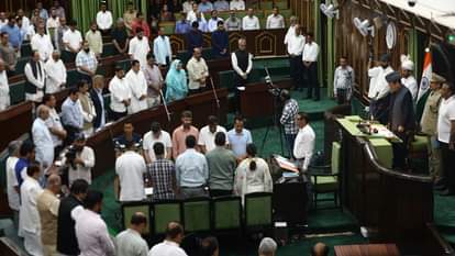 विधानसभा सत्र के दौरान पहलगाम में मारे गए लोगों को मौन व्रत रखकर श्रद्धांजलि दी गई