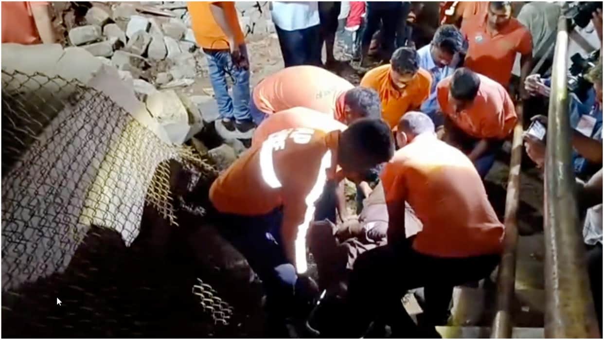 Visakhapatnam Temple Tragedy Several killed in temple wall collapse in Andhra Pradesh Details in Hindi