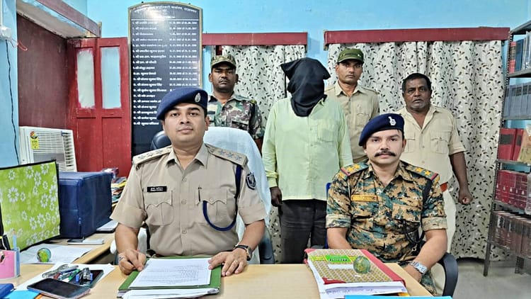 Bihar News: पुलिस को 15 साल से चकमा देते फरार चल रहा था हार्डकोर नक्सली, अब चढ़ा पुलिस के हत्थे