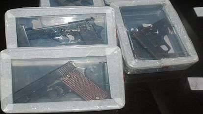 Meerut: व्हॉट्सएप पर फोटो भेजकर बेचते थे पिस्टल, ऑनलाइन लेते थे भुगतान, जानें पुलिस ने कैसे पकड़े दो तस्कर Meerut: Used to sell pistols by sending photos on WhatsApp, take payment online, know how police caught