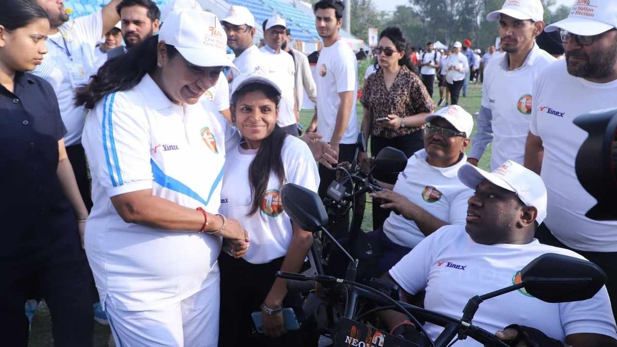 Dharmendra Pradhan and cm Rekha flagged off Run For One Nation One Election at DU