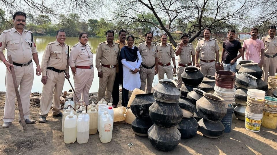 excise department team recovered illicit liquor