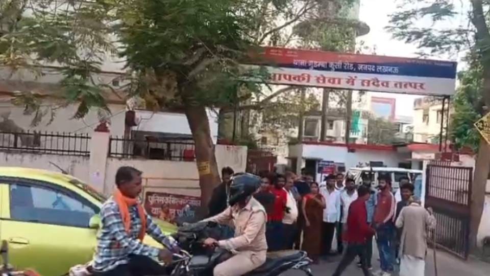 youth was beaten up after being asked about his religion In Lucknow accused also behaved rudely with police