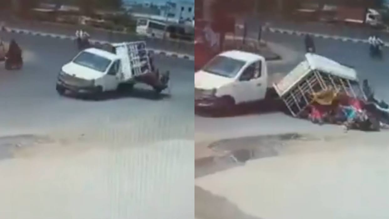 25 people fell together from a pickup van in the middle of the road Video goes viral on Internet in Hindi
