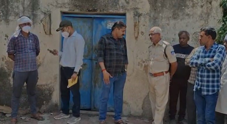 घटनास्थल पर पहुंची पुलिस