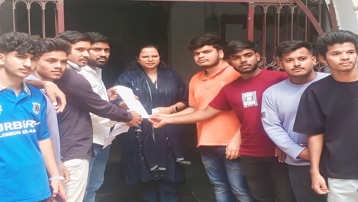 NSUI submitted a memorandum to the administration against dummy admission in Raipur