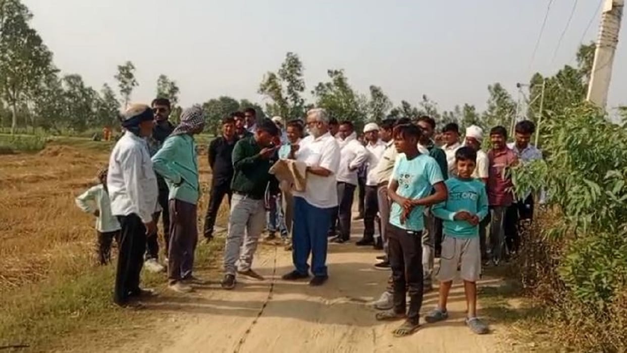 old lady last rites were stopped due to a dispute over the land in Pilibhit