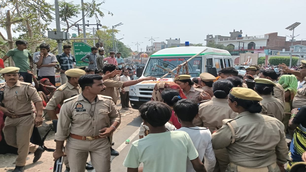 Shahjahanpur firing case family members blocked the road due to non-arrest of the accused