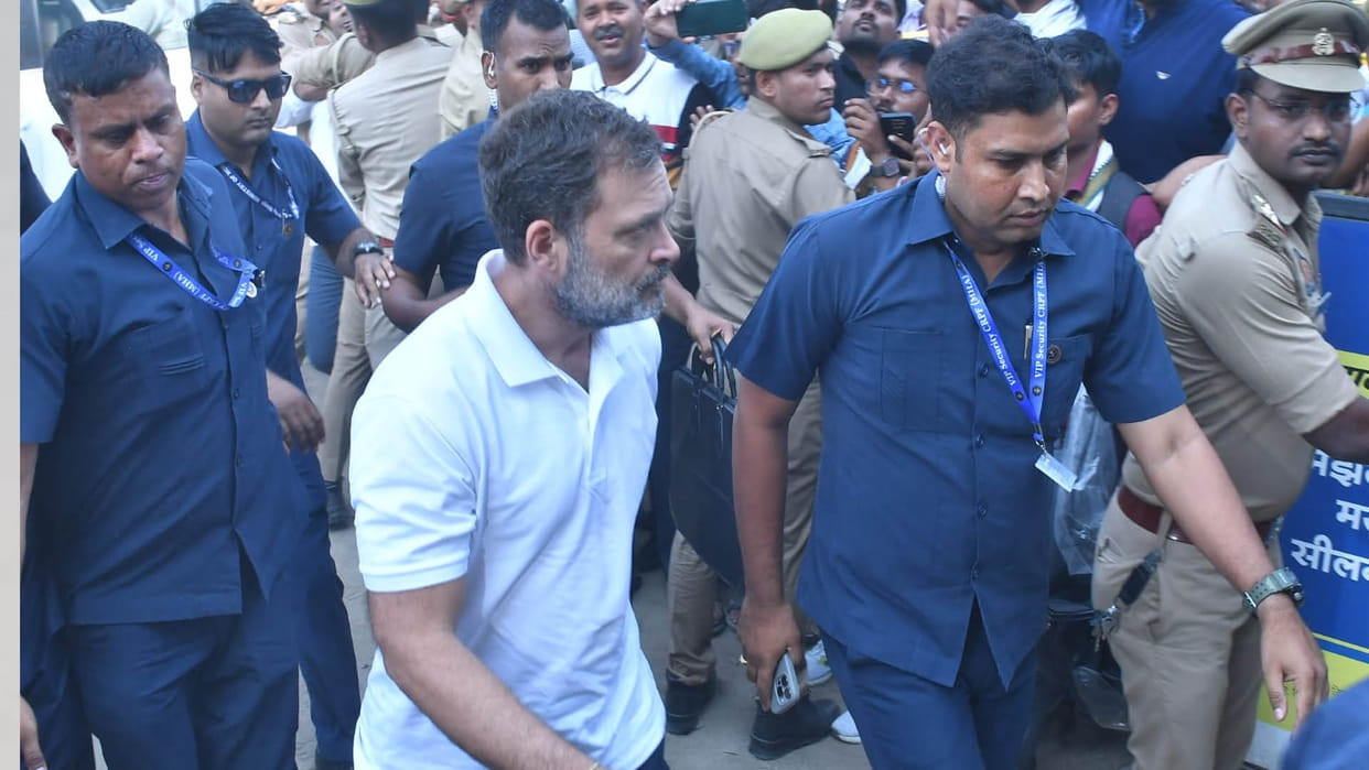 When government car did not start, Rahul Gandhi went to Hathipur in the district president car
