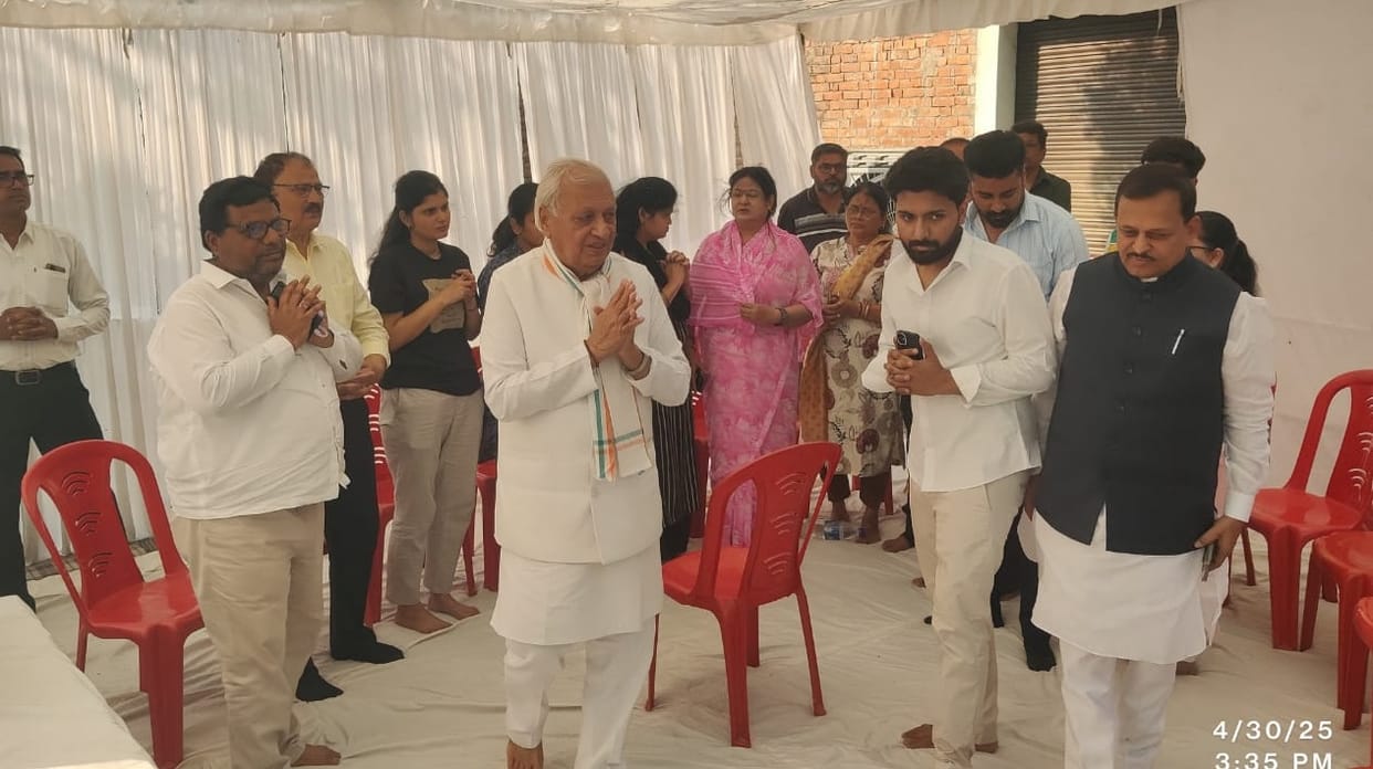 Arif Mohammad Khan reached Shubhams house consoled the family said government is committed to take action