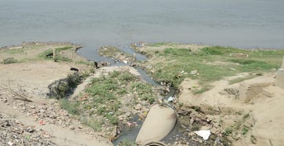 Kanpur Dirty water from tanneries in Ganga diesel money in pocket officials said action will be taken