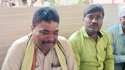 रोते बिलखते परिजन