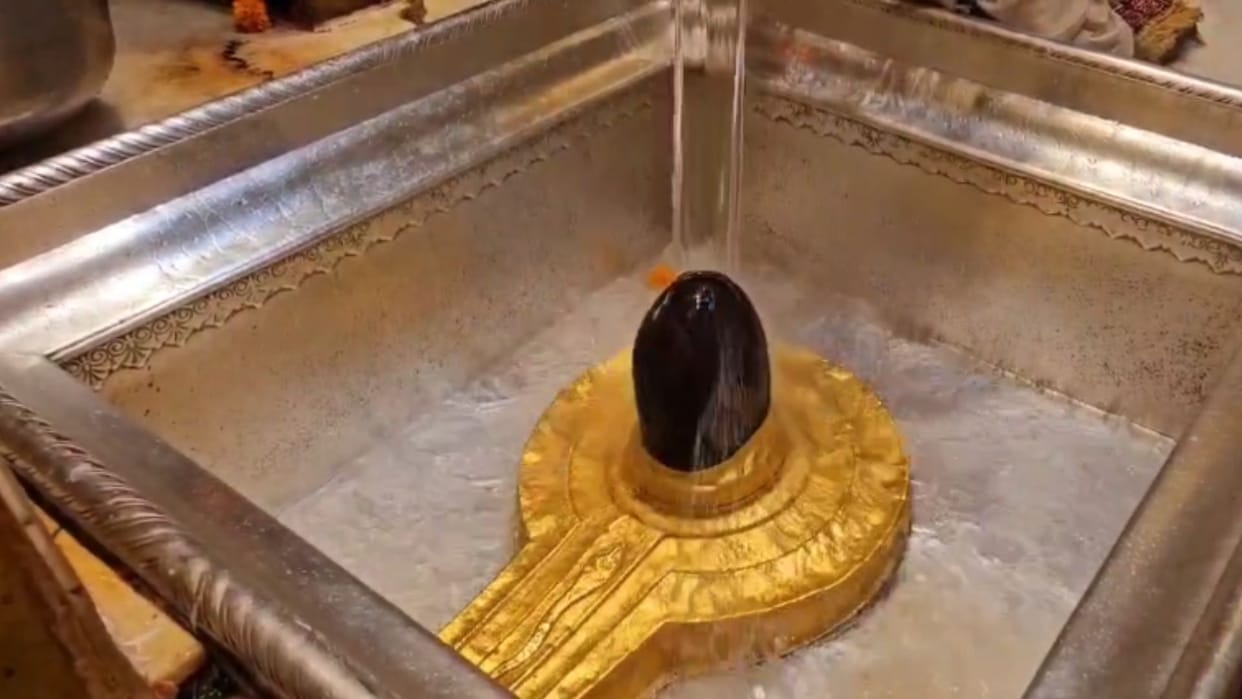 Akshaya Tritiya 2025 Baba Vishwanath anointed with water of Chakra Pushkarni Manikarnika Kund