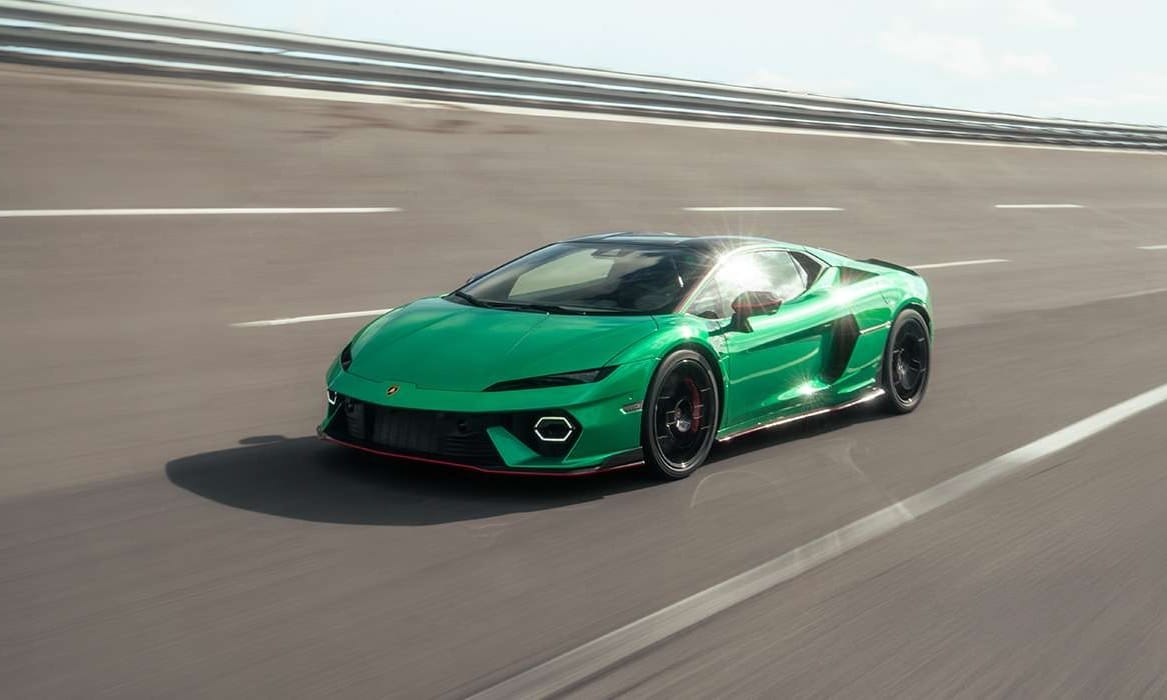Mumbai Traffic Police seizes high-end Lamborghini overspeeding at 252 kmph on Worli Sea Link