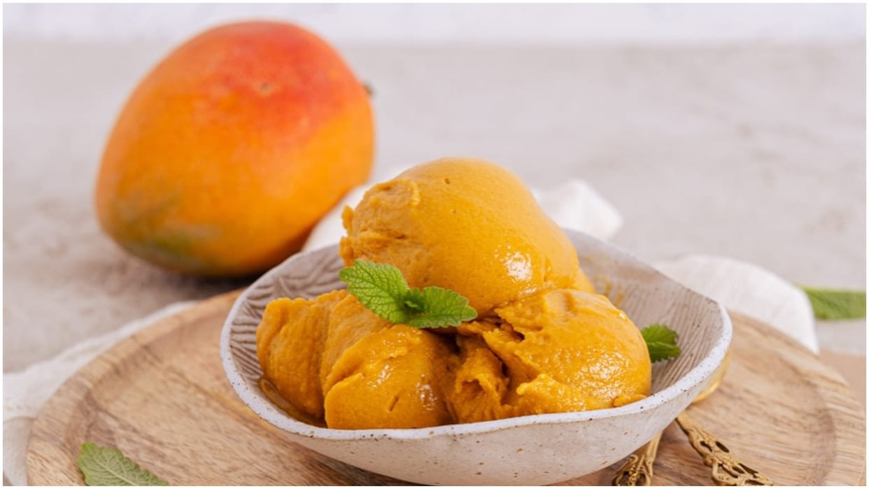 Mango Ice Cream recipe Know step by step guide to make at home aam ki ice cream kaise banti hai jaane vidhi