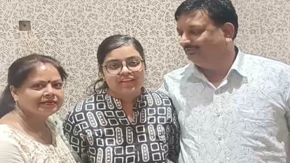 CISCE Result: Sparsh of sheiling House is city topper in 10th and Inaya of Jaipuria is city topper in 12th