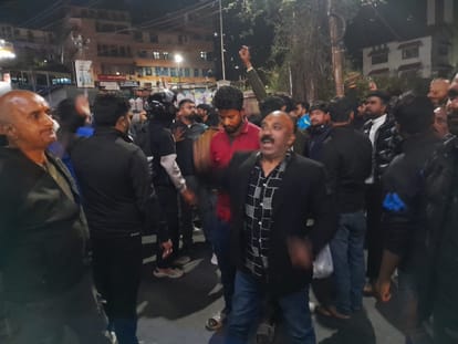 Nainital News: Ruckus Over molestation of minor girl By Muslim Youth many shops were vandalised