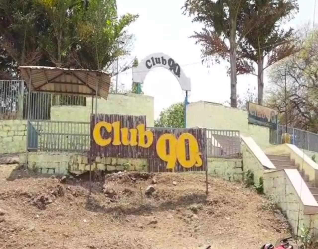 पुलिस इस रेस्टोरेंट को बंद करा दिया है।