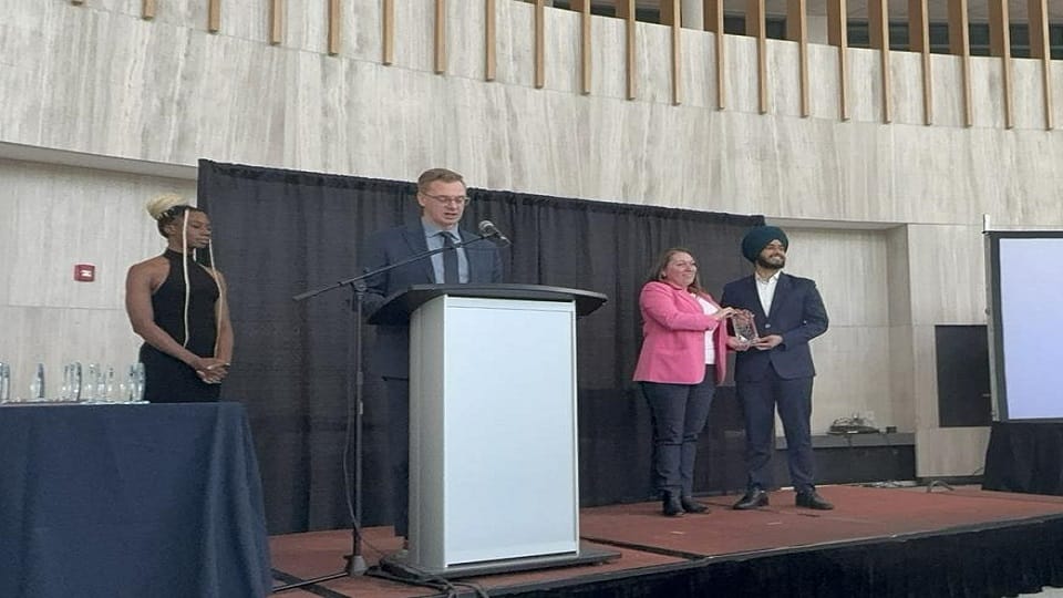Parmveer Singh got UTM leadership award in Toronto University