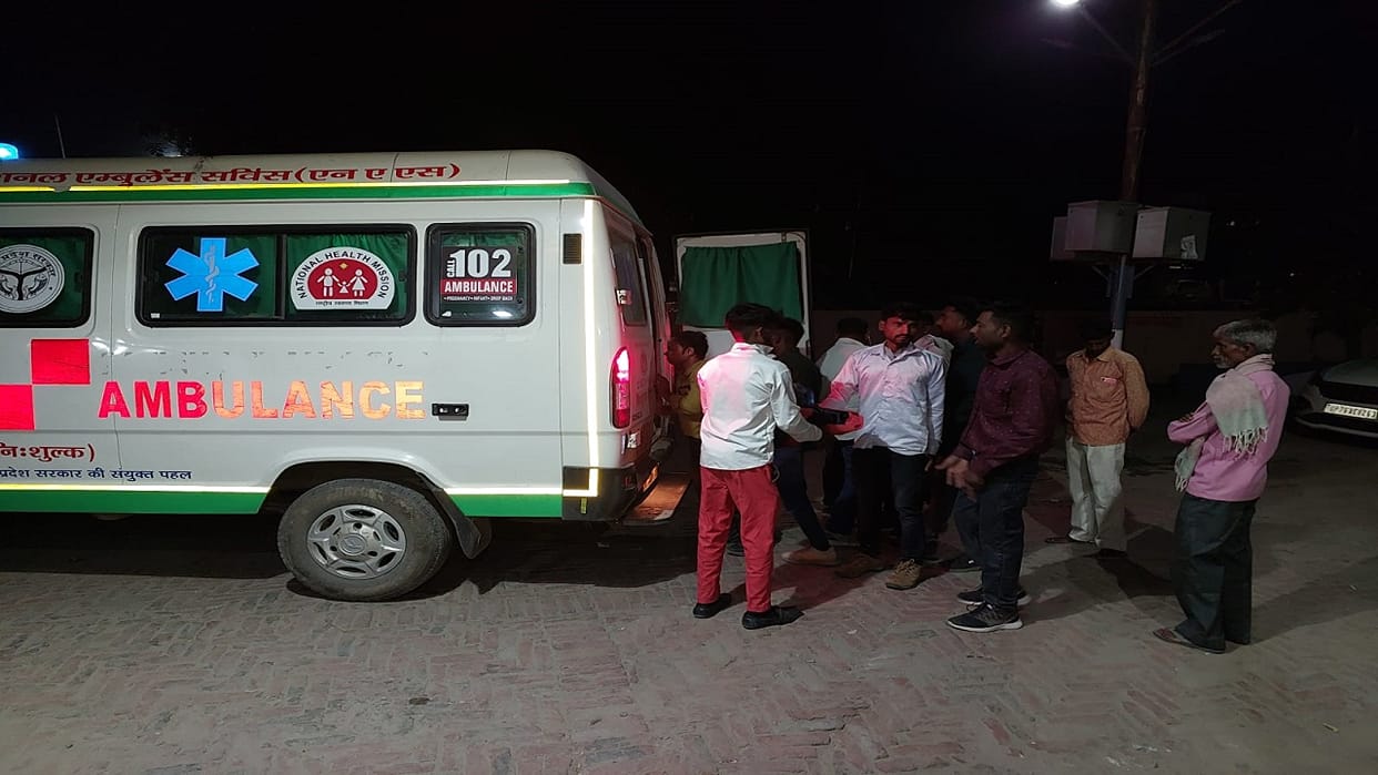 groom cousin died and two injured as bike collided with tree in Pilibhit