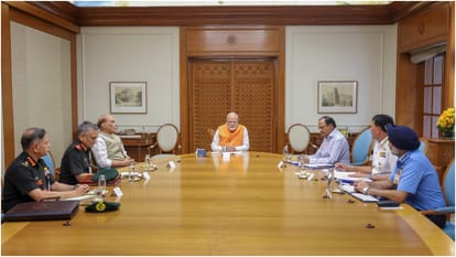 पीएम मोदी ने की बैठक।