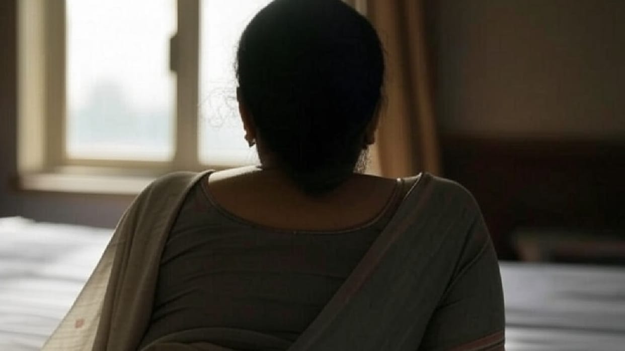 Husband stabbed his sleeping wife and injured her In Faridabad