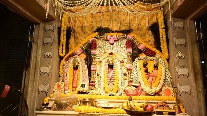Akshaya Tritiya 2025 Baba Vishwanath anointed with water of Chakra Pushkarni Manikarnika Kund