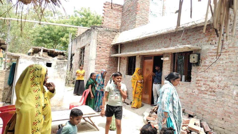 Balcony collapsed while watching wedding procession in Amethi innocent died while more than 35 people injured