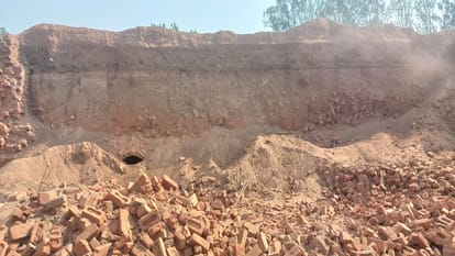 Two died due to wall collapse: Life died in the debris, only tears, sorrow, anger and mourning remained.