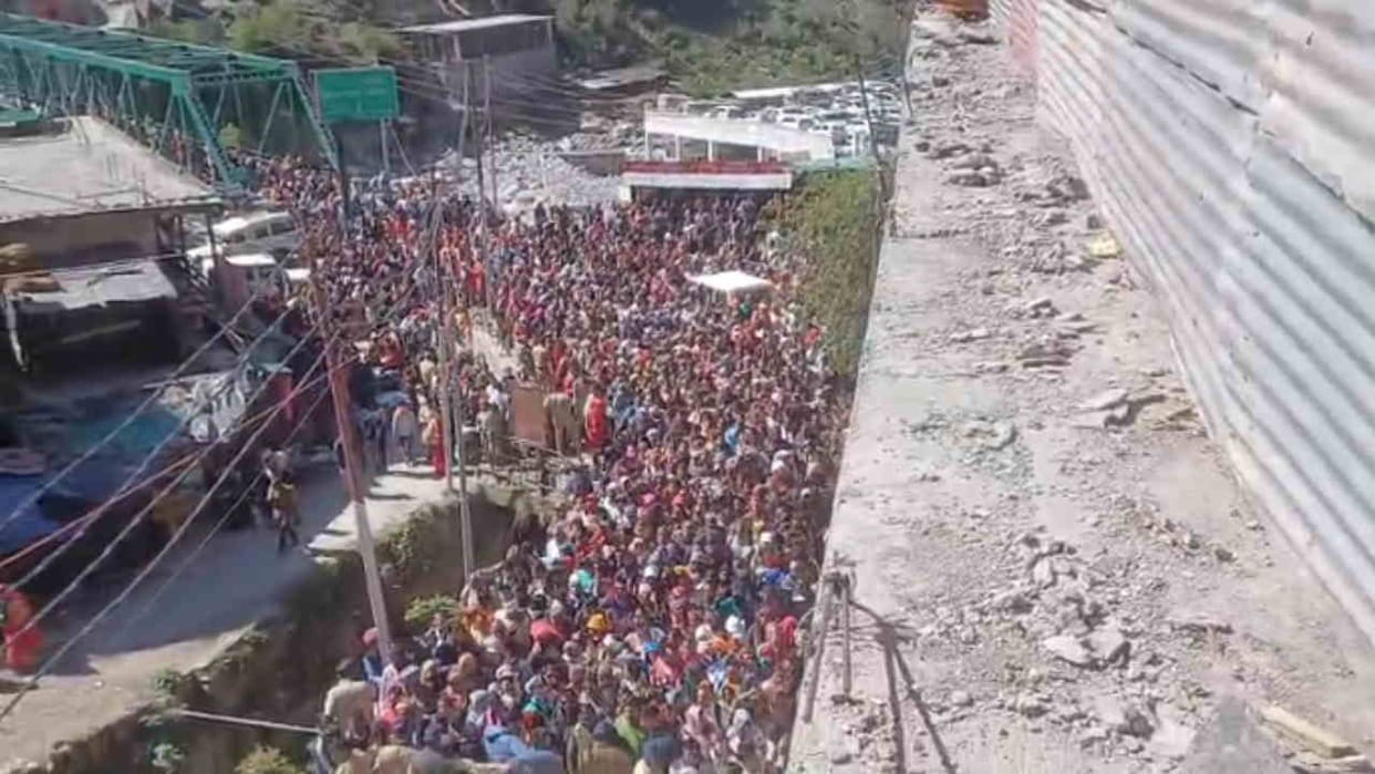 Toilets in Yamunotri Dham are locked due to lack of water