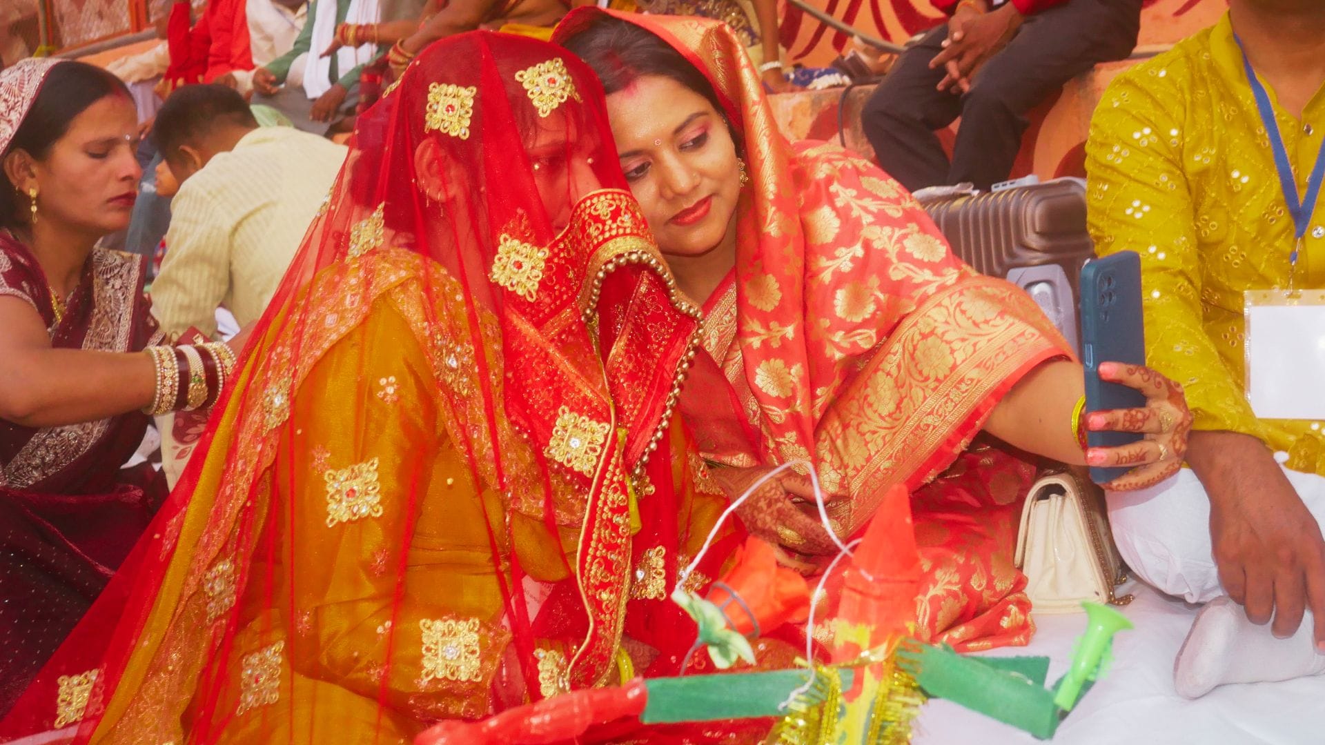 Amazing wedding photos of 125 couples at Akshaya Kanyadan Mahotsav in varanasi