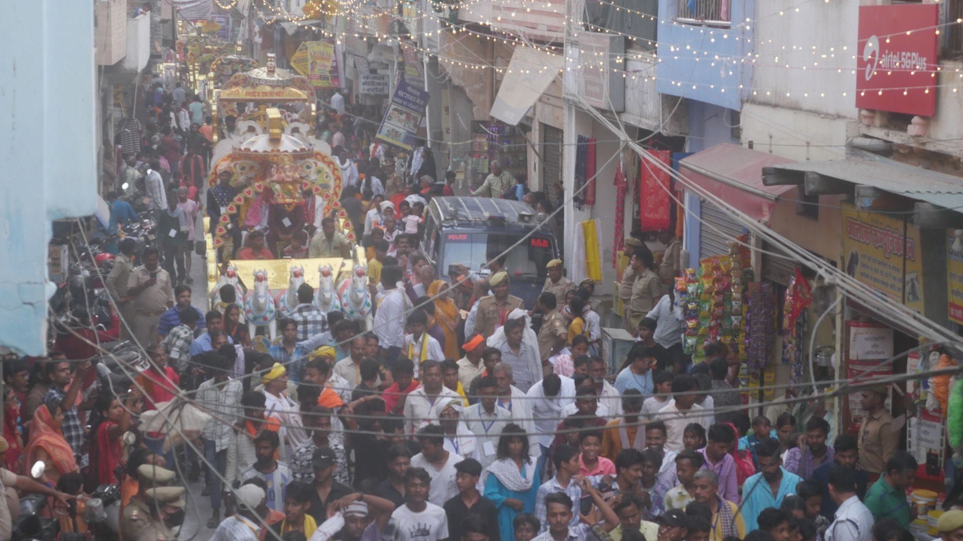 Amazing wedding photos of 125 couples at Akshaya Kanyadan Mahotsav in varanasi