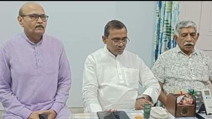 डॉक्टर ने कार्रवाई की मांग की।