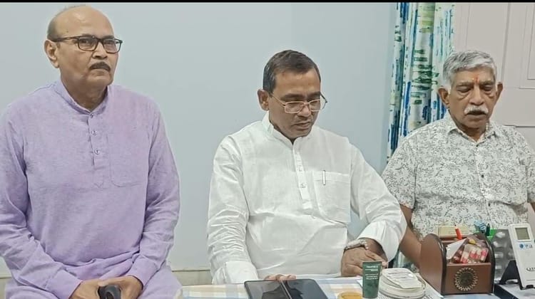 Bihar News: ब्लैक आउट का विरोध किया डॉक्टर को मिली जान से मारने की धमकी, भाजपा विधायक ने की कार्रवाई की मांग