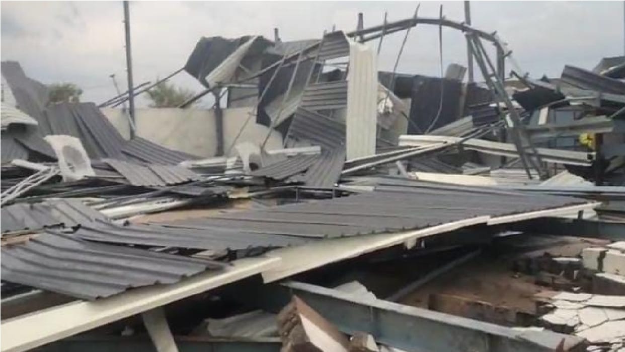 Storm wreaks havoc in Bemetara Two workers died due to collapse of tin shed in rice mill