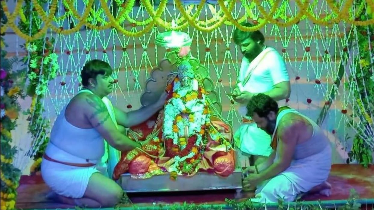 Akshaya Tritiya 2025 Maa Manikarnika statue sits on Chakrapushkarini Kund in varanasi
