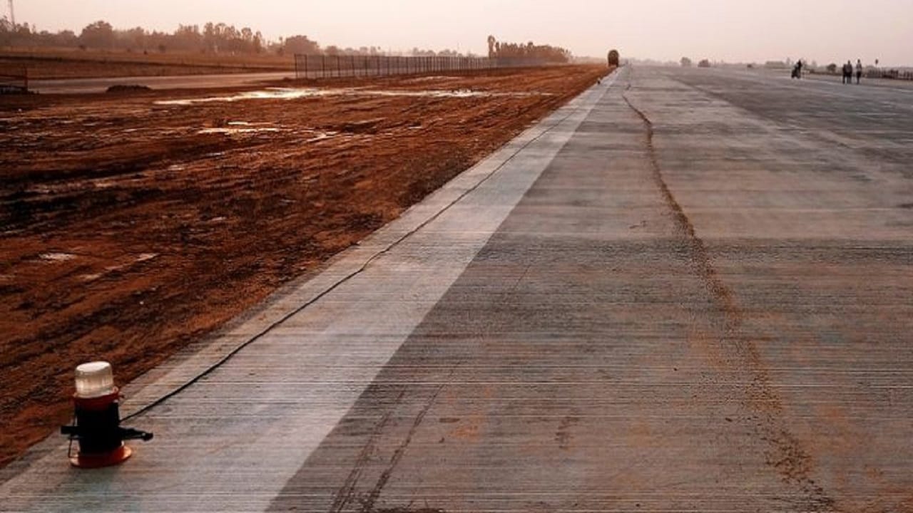 India first such Ganga expressway where fighter planes can land even at night