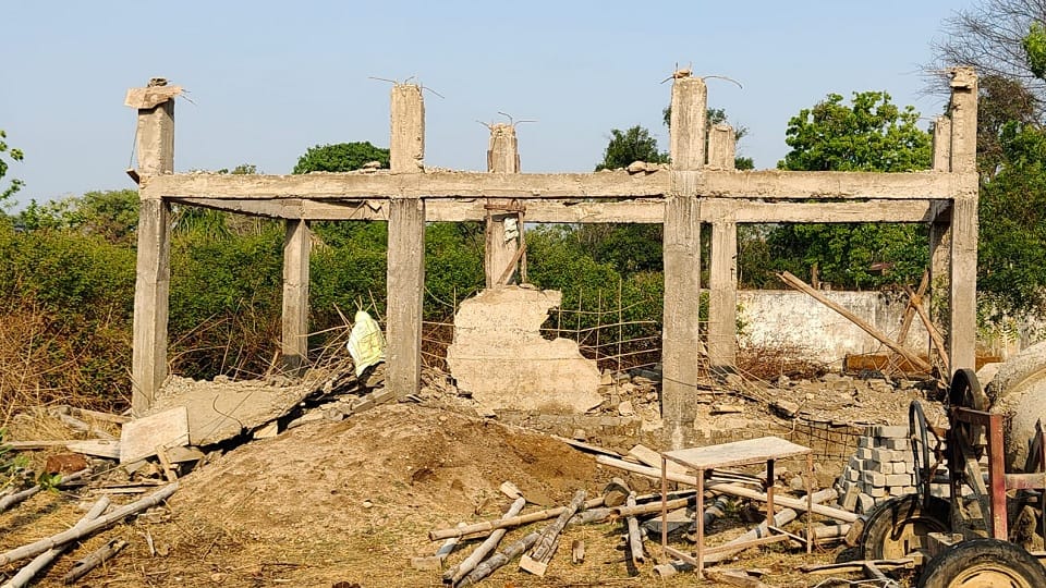 shed of the crematorium under construction collapsed