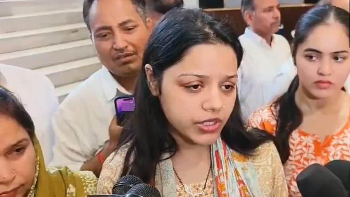 Pahalgam Attack victim Himanshi Narwal wants Peace Justice not against muslim kashmiri vinay narwal wife