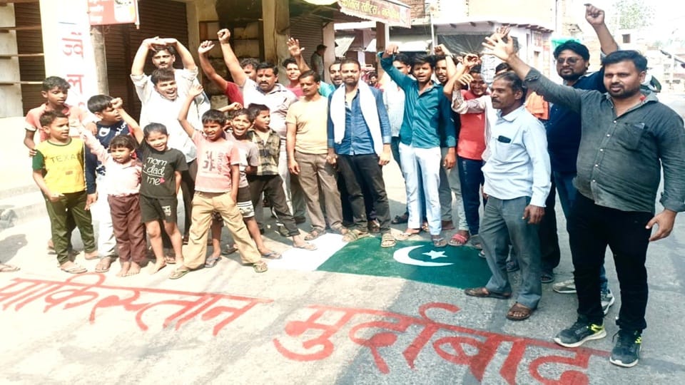 Markets and schools remained closed during Hathras bandh