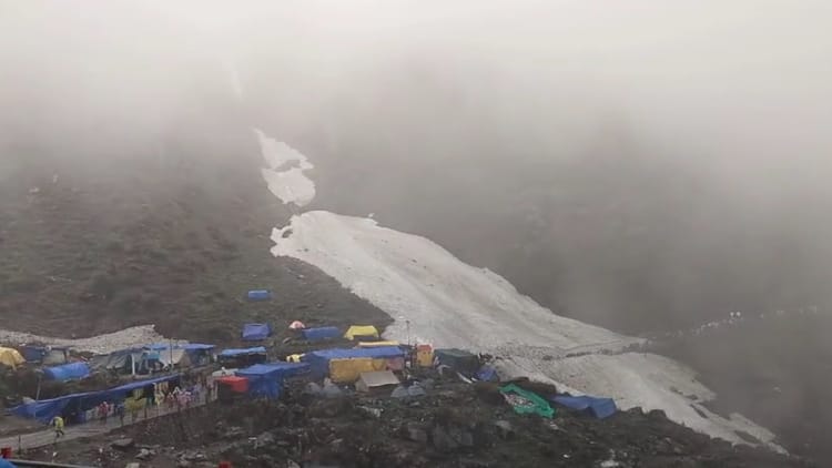 Uttarakhand Weather: बदले मौसम से गिरा पारा...ठंडी हवाओं ने गर्मी से दी राहत, चारधाम तीर्थयात्री रहें अलर्ट
