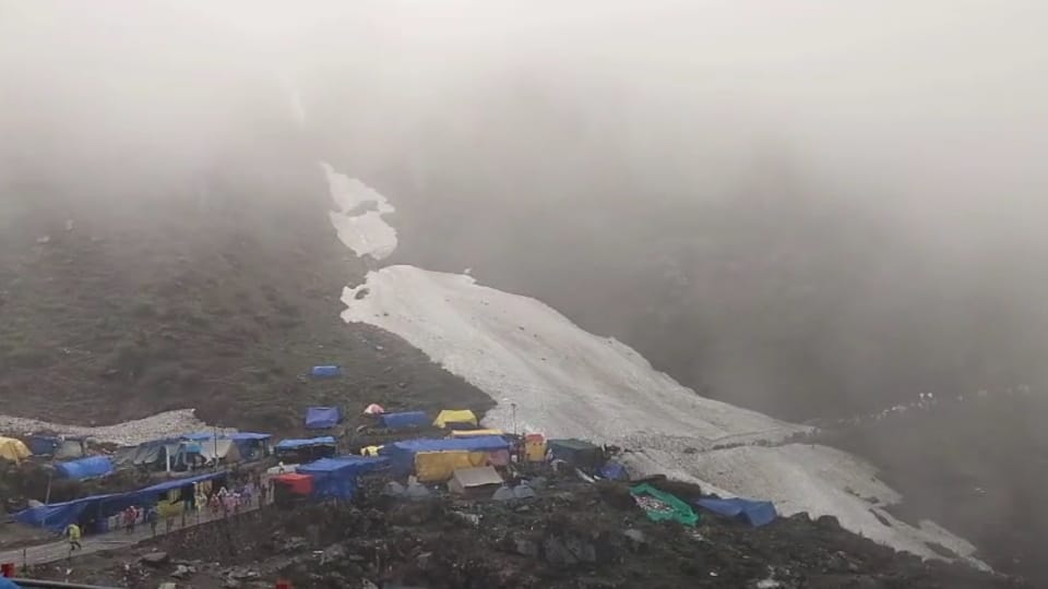 Uttarakhand Weather Update Temperatures dropped due to rainfall Char Dham pilgrims should remain alert