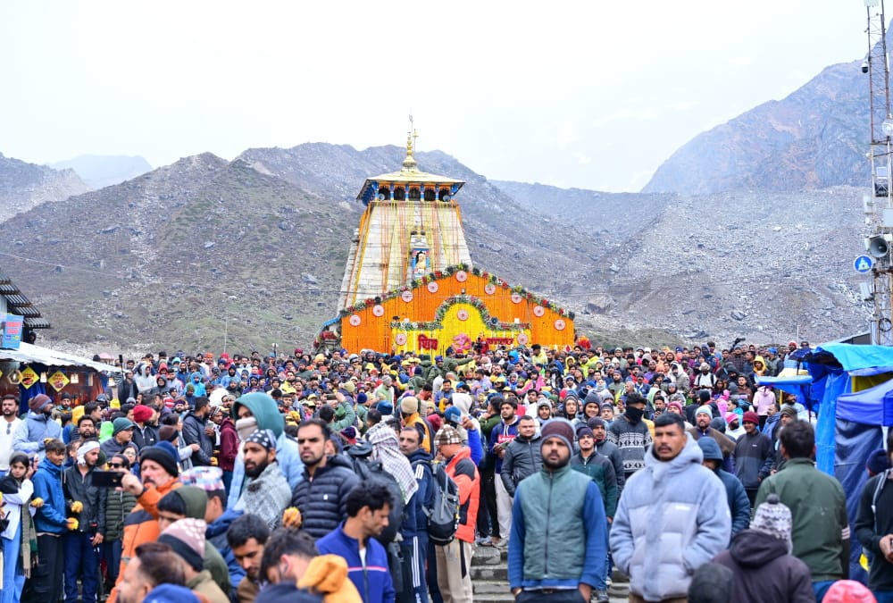 Kedarnath palanquin reached Dham temple was decorated with flowers and garlands  doors will open tomorrow