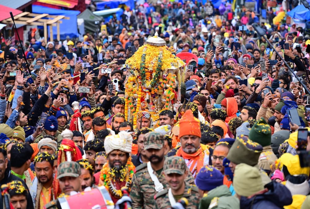 Kedarnath palanquin reached Dham temple was decorated with flowers and garlands  doors will open tomorrow
