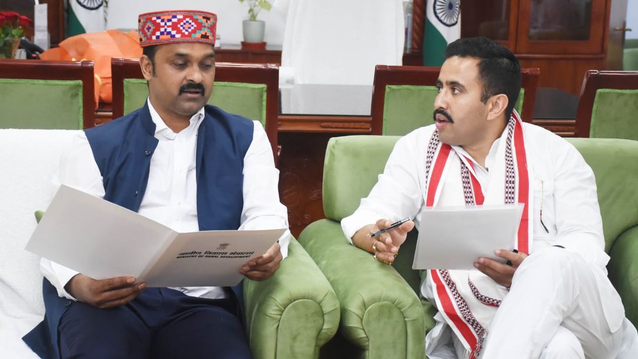 PWD Minister Vikramaditya Singh met Union Minister of State for Rural Development Kamlesh Paswan in New Delhi